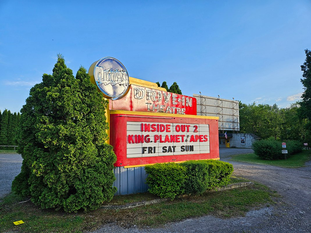 Read more about the article Local Drive-Ins Offer a Trip Back in Time
