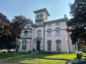 Read more about the article Step Inside Richardson-Bates House, Experience Living History