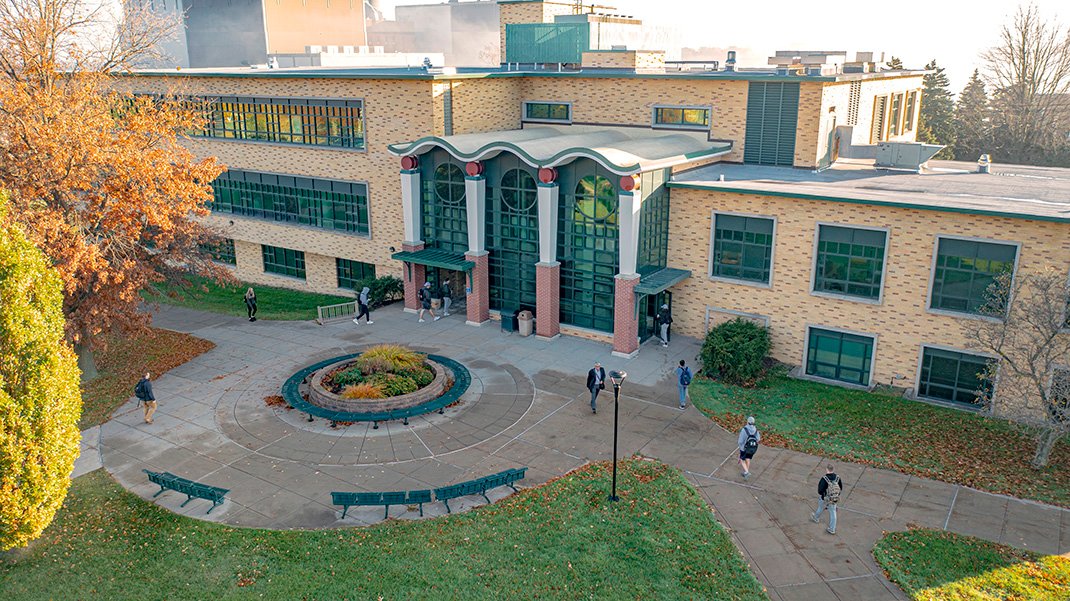 Read more about the article New Leadership at SUNY Oswego Business School