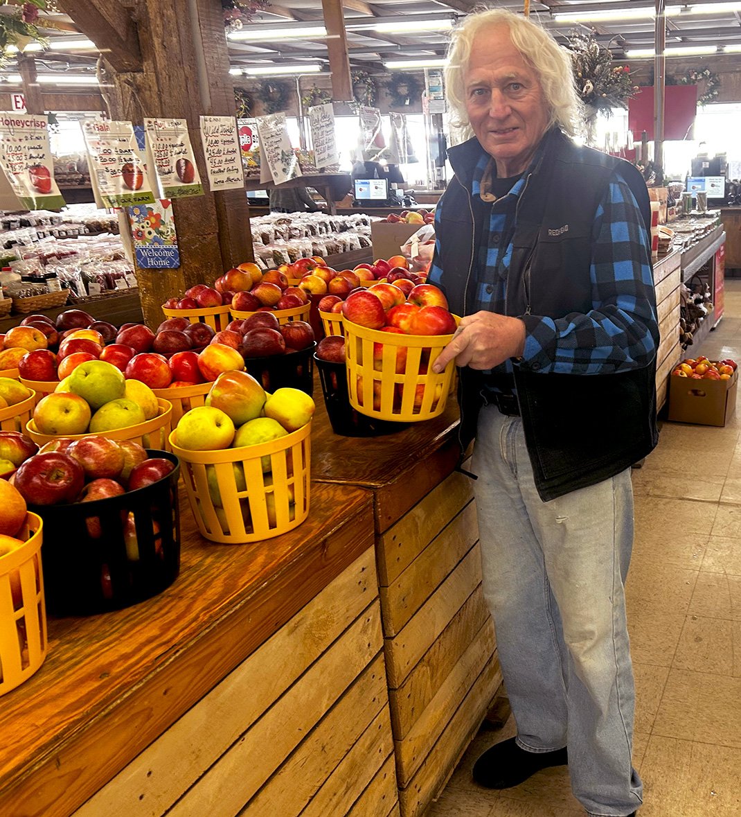 You are currently viewing Seniors: Dennis Ouellette, 80