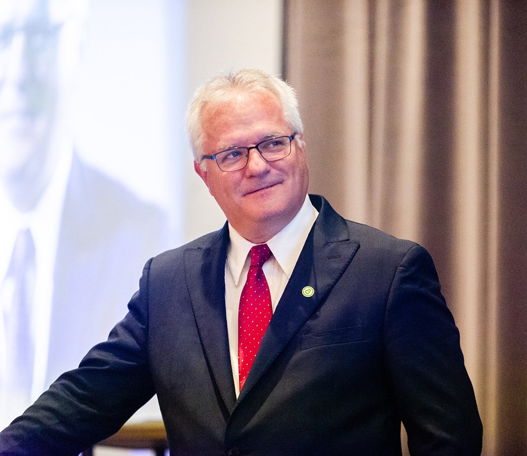 You are currently viewing Plant Manager Retires After Over 40 Years in Aluminum Industry